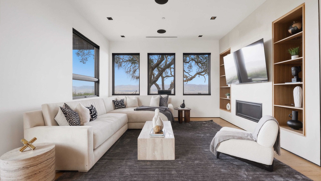 Photo of Livingroom in Beverly Hills