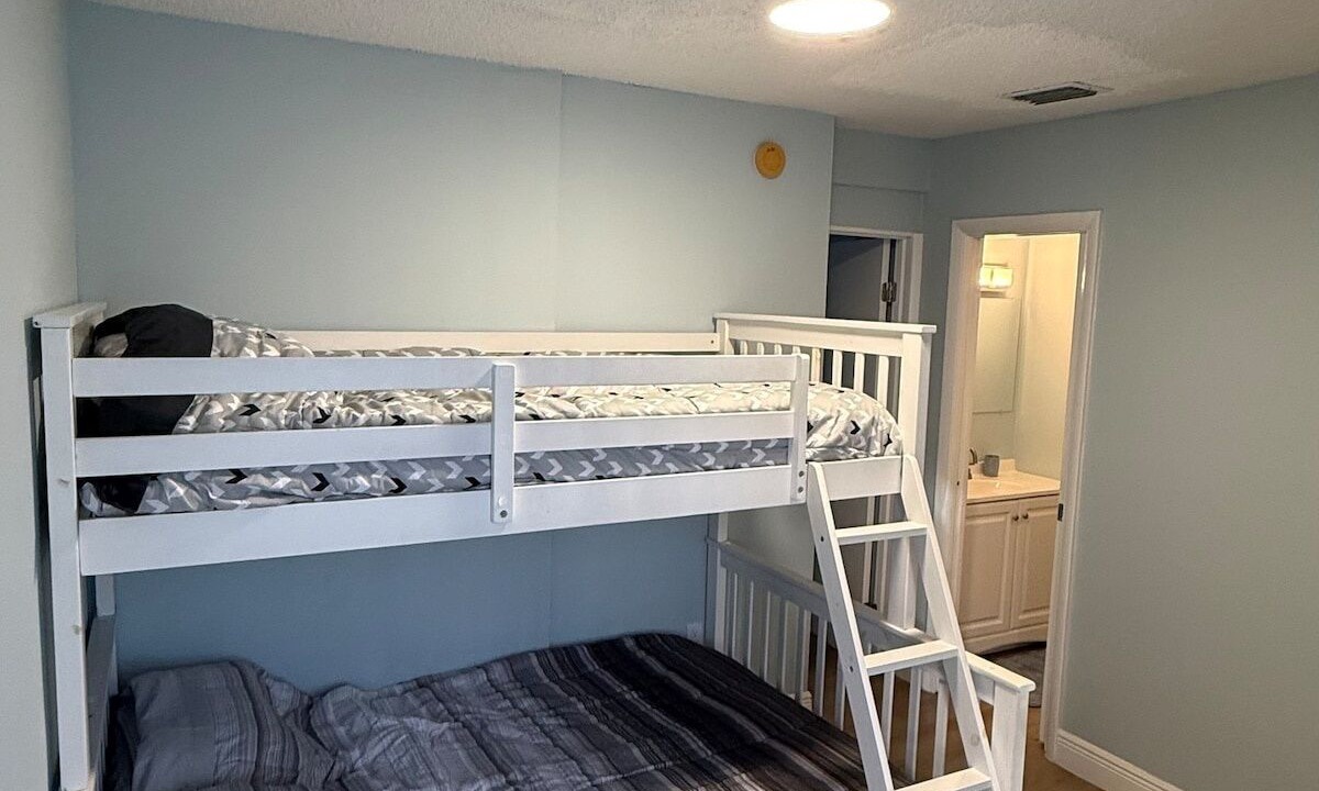Photo of Bedroom in Eastern Shores