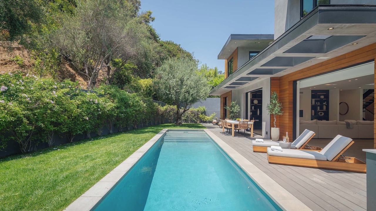 Photo of Outdoor in Hollywood Hills West