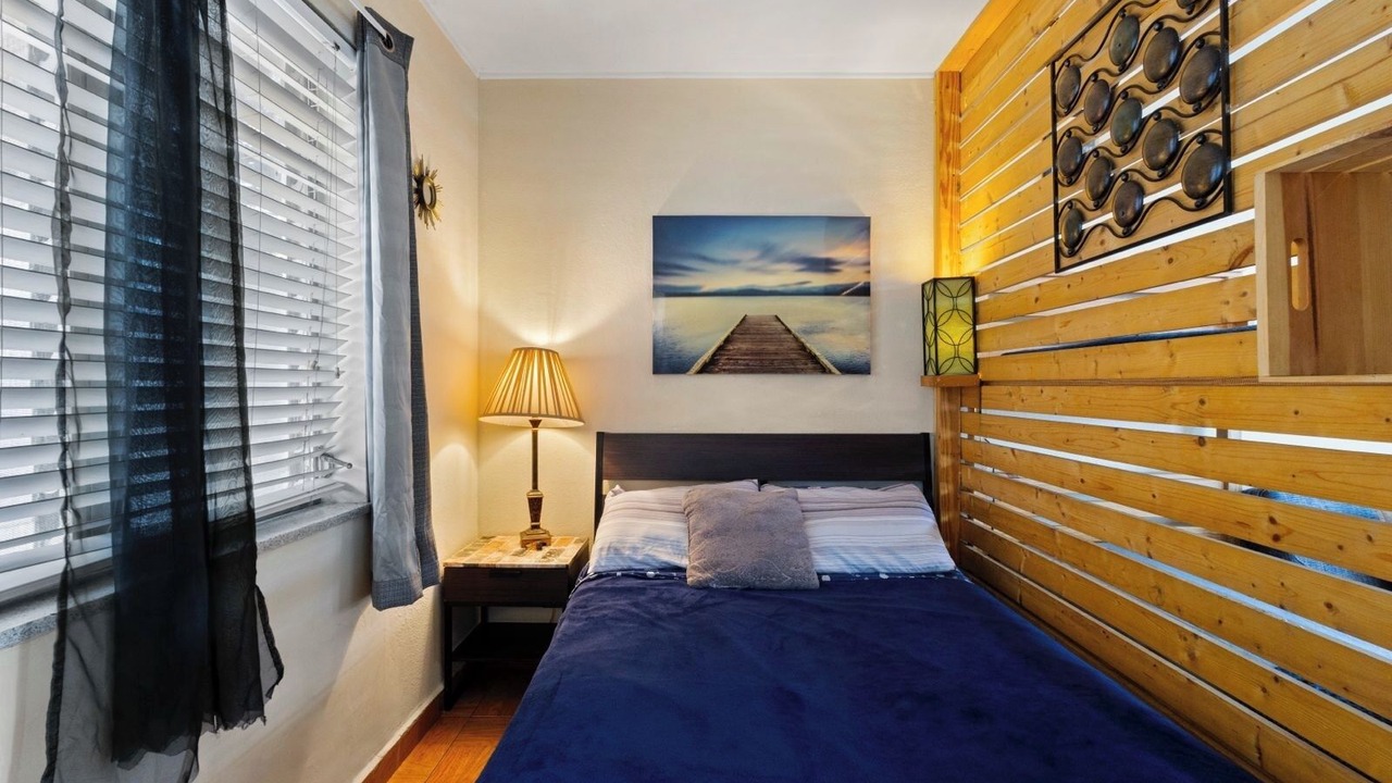 Photo of Bedroom in Downtown Hollywood