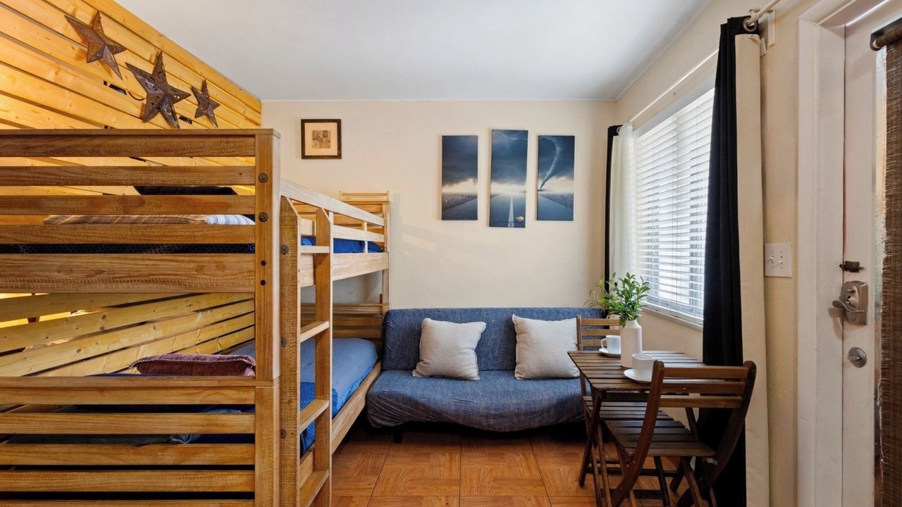 Photo of Bedroom in Downtown Hollywood