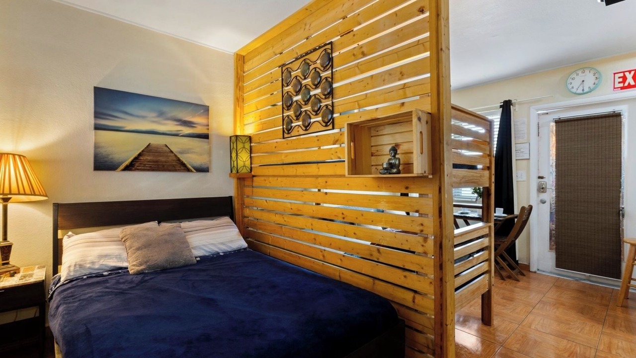 Photo of Bedroom in Downtown Hollywood