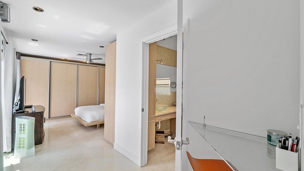 Photo of Bedroom in South Lake