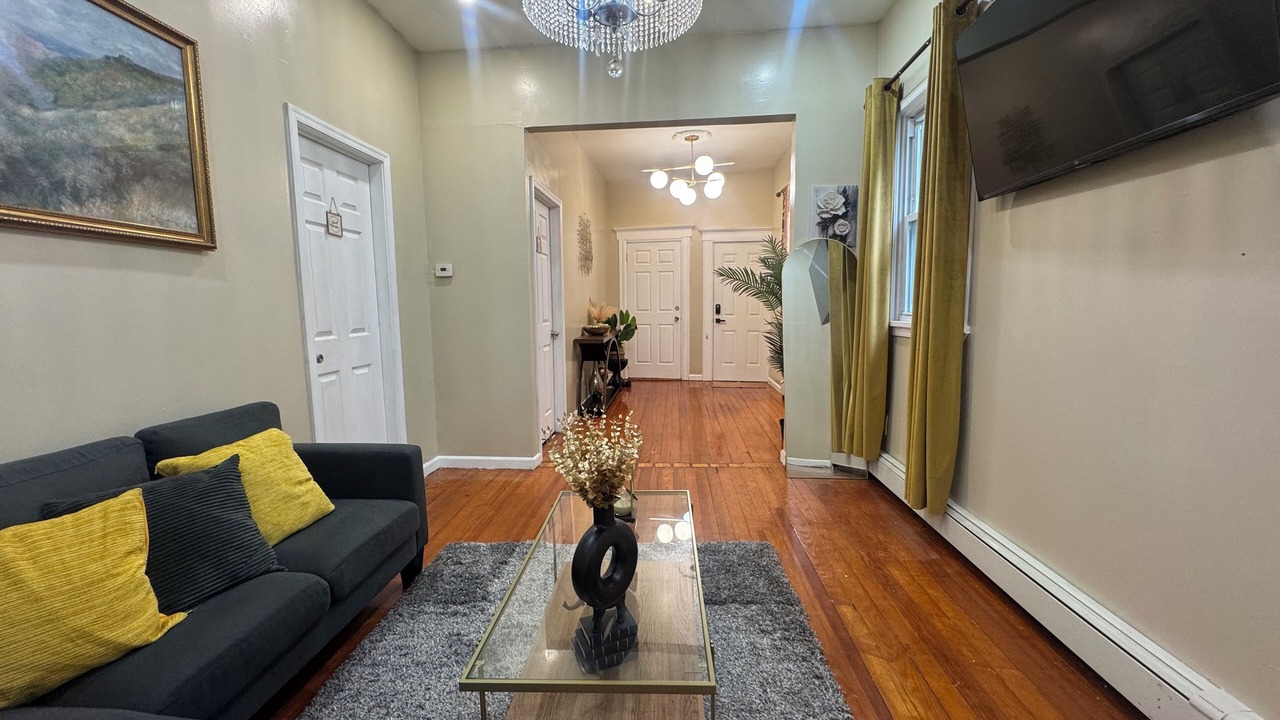 Photo of Livingroom in Forest Hill