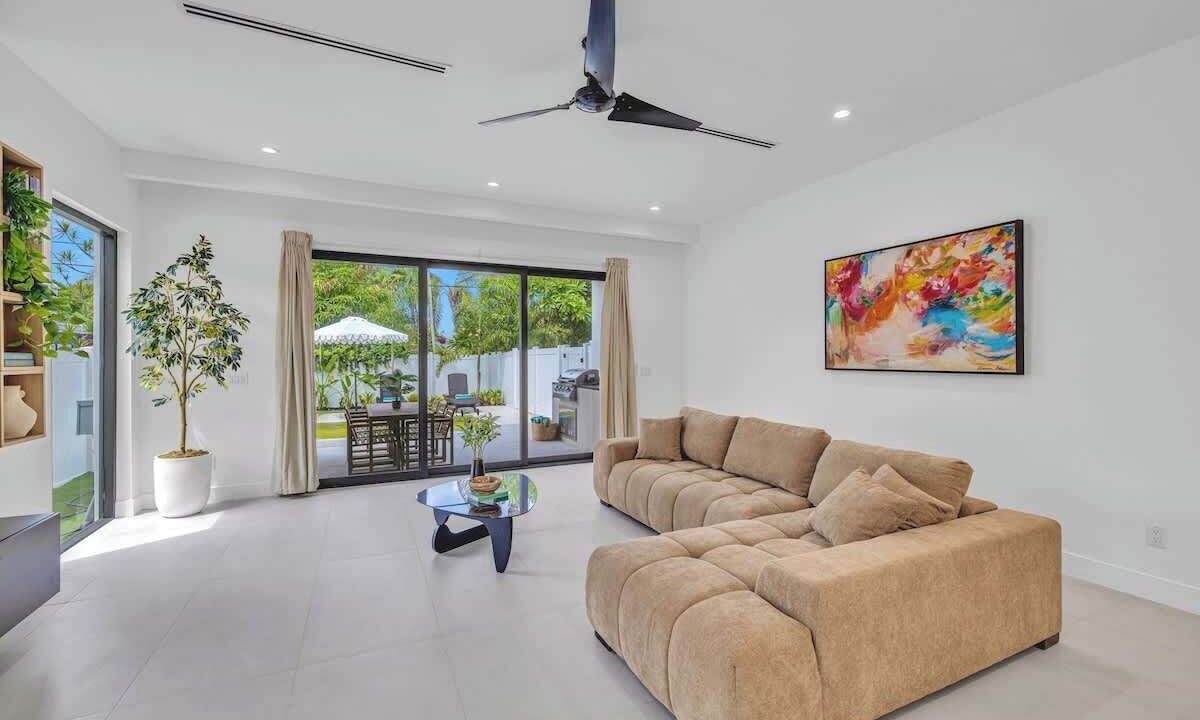 Photo of Livingroom in Lake Ridge