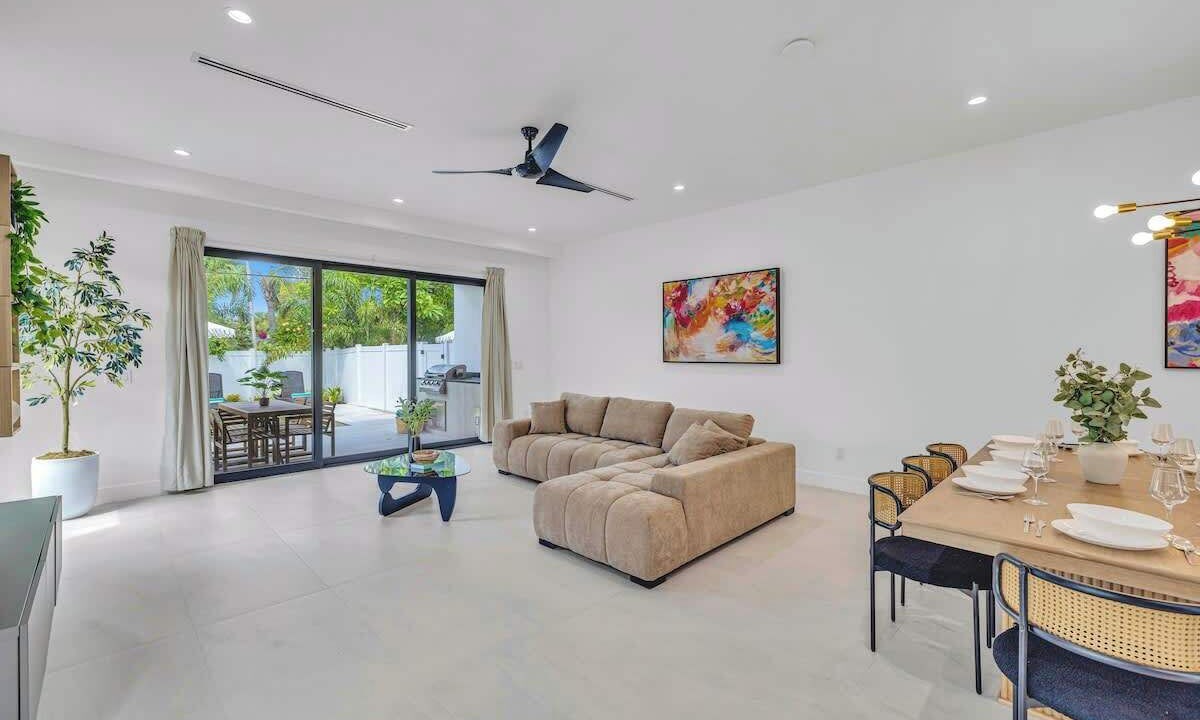Photo of Livingroom in Lake Ridge