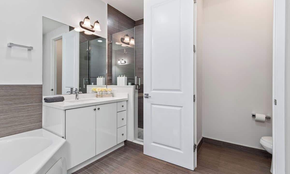Photo of Bathroom in Golden Glades