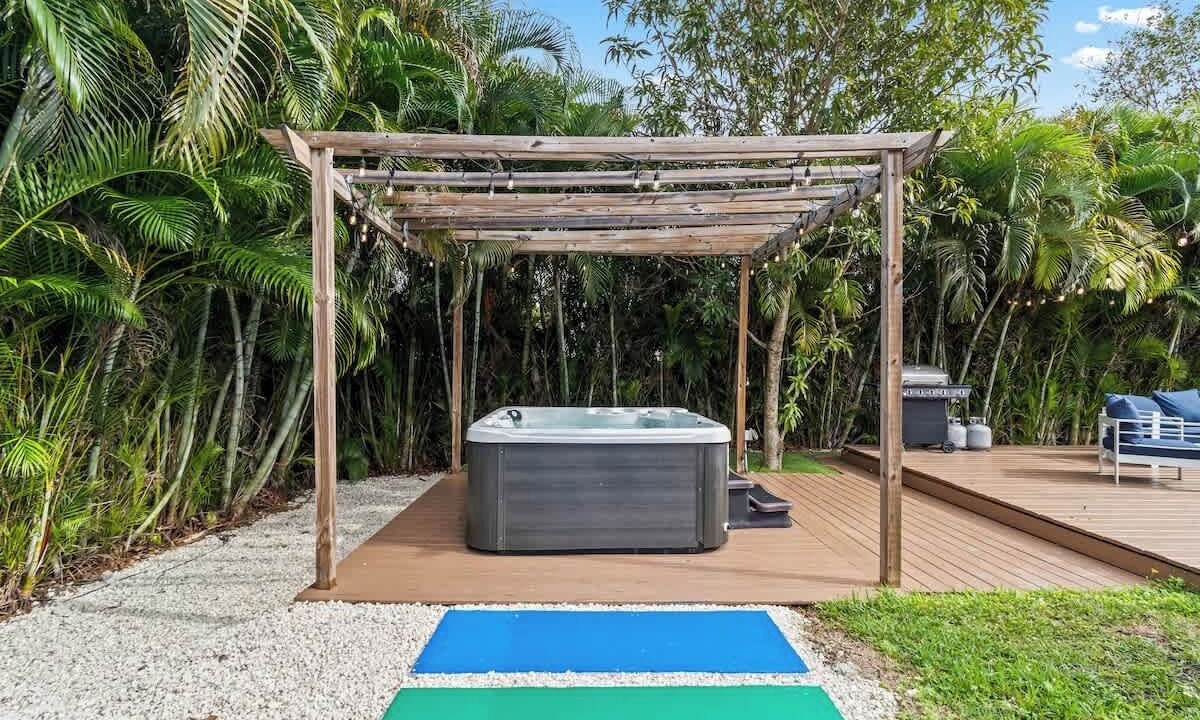 Photo of Patio Balcony in Golden Glades