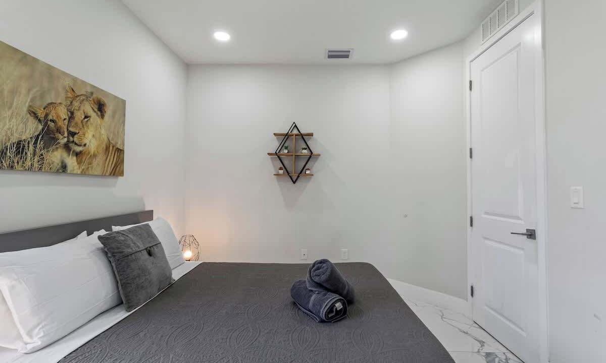 Photo of Bedroom in Golden Glades