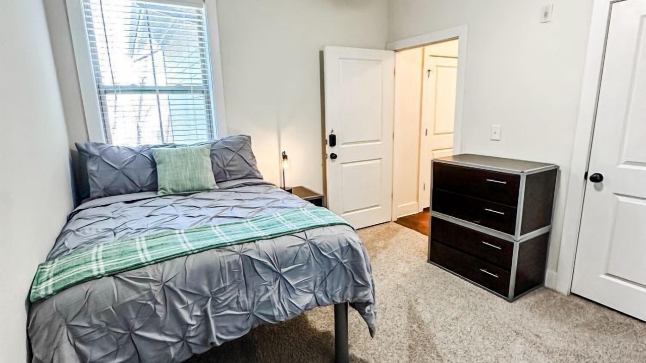 Photo of Bedroom in Newark