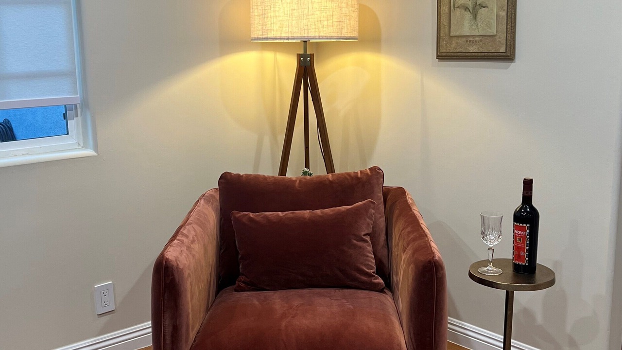 Photo of Livingroom in Valley Glen