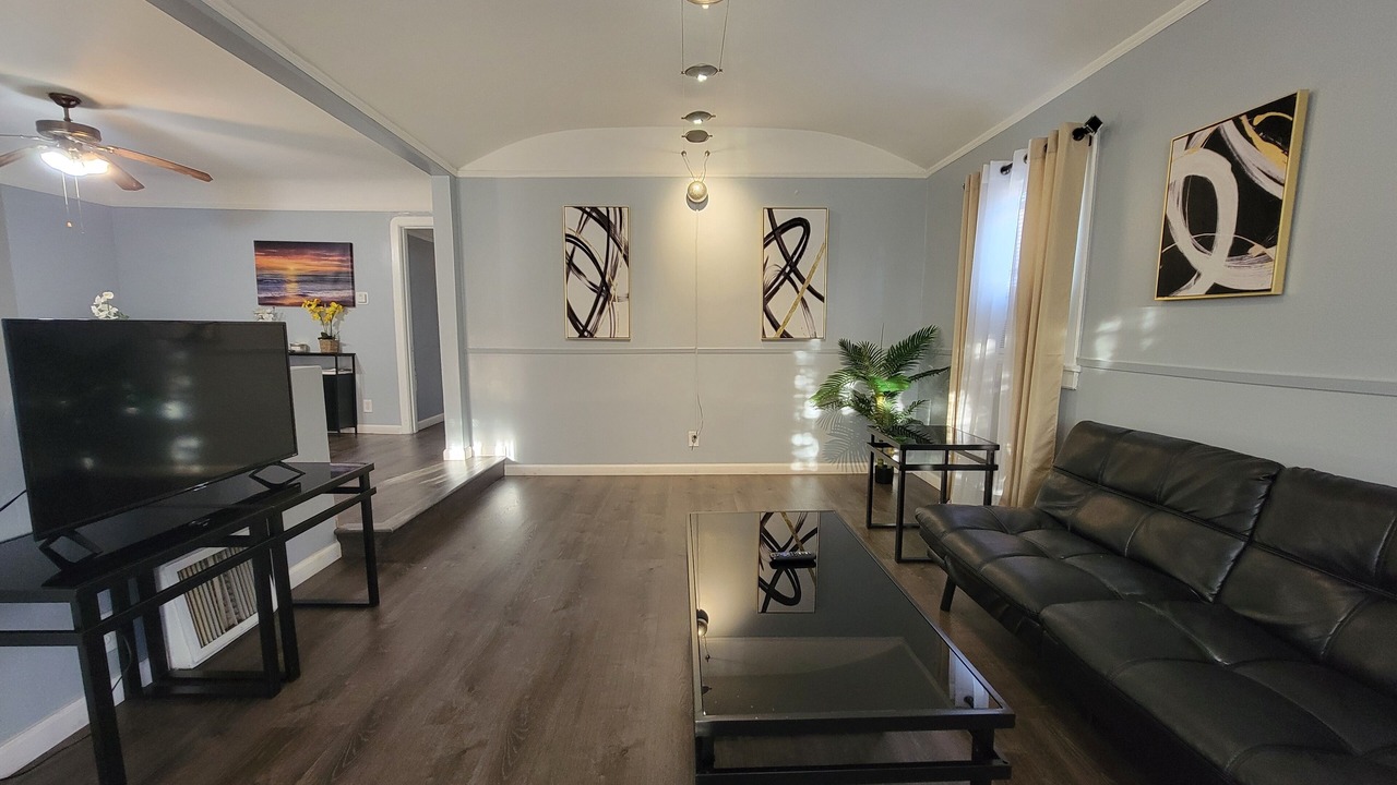 Photo of Livingroom in Fairfax District