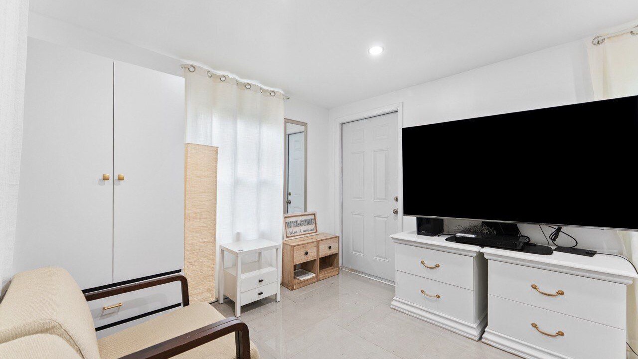 Photo of Livingroom in Lauderdale Beach