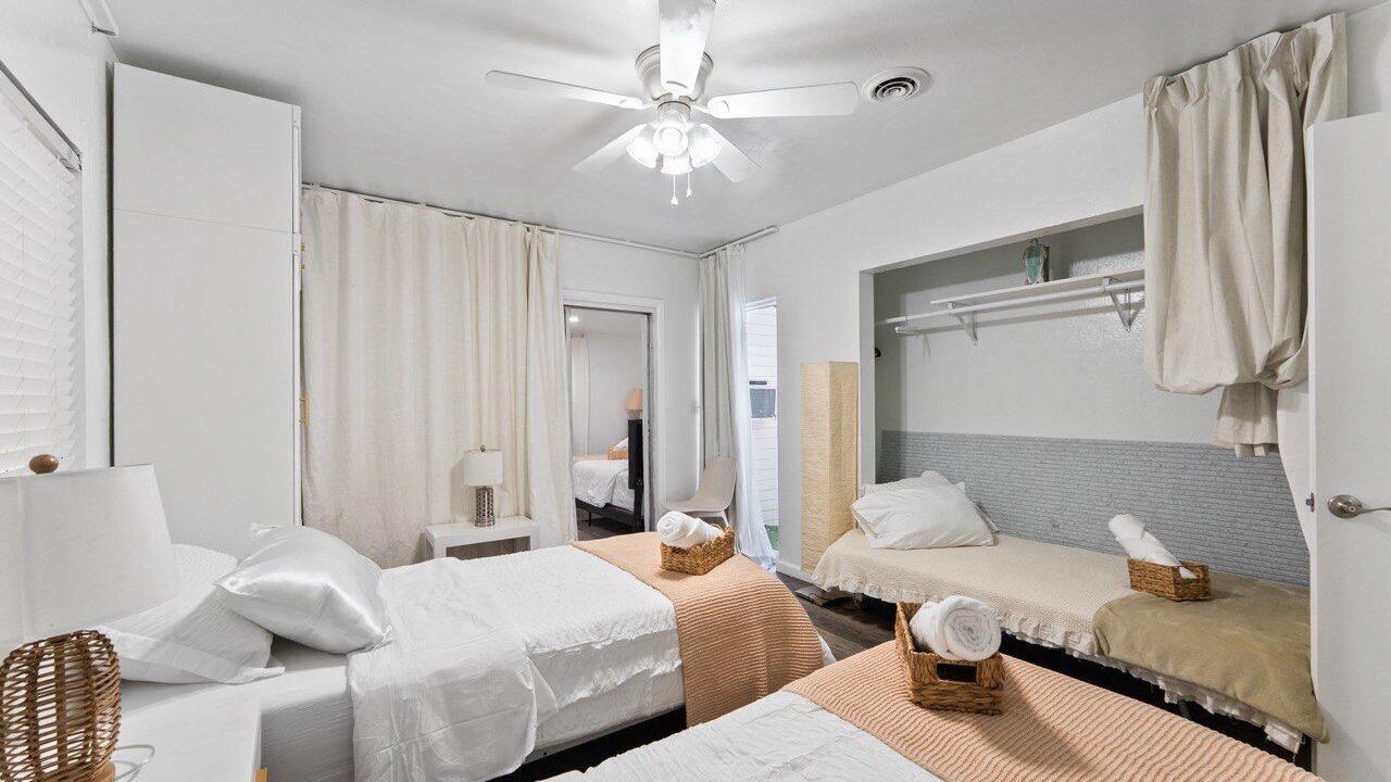 Photo of Bedroom in Lauderdale Beach