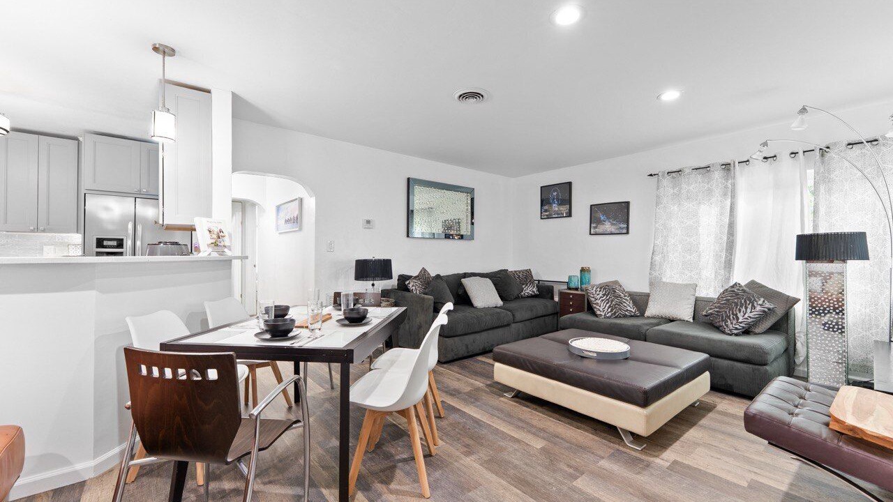Photo of Livingroom in Lauderdale Beach