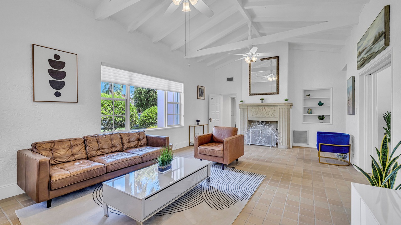 Photo of Livingroom in South Lake