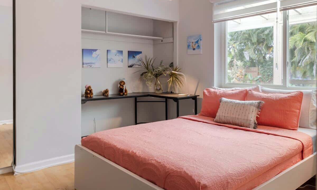 Photo of Bedroom in Biscayne Park