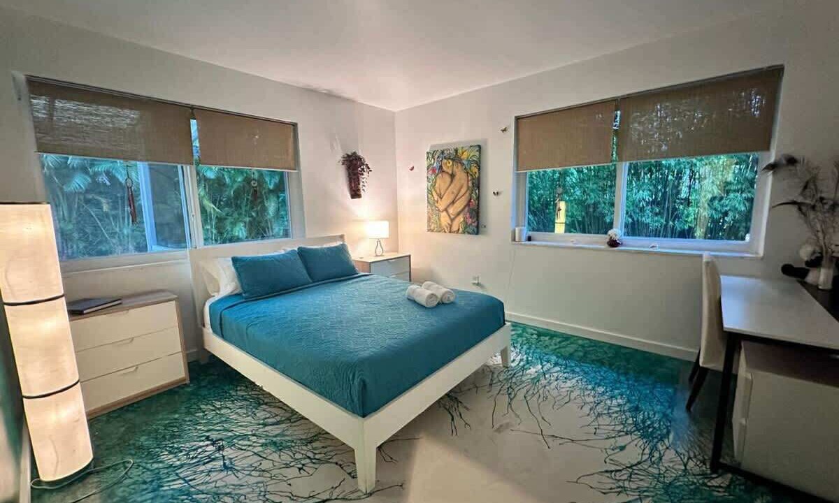 Photo of Bedroom in Biscayne Park