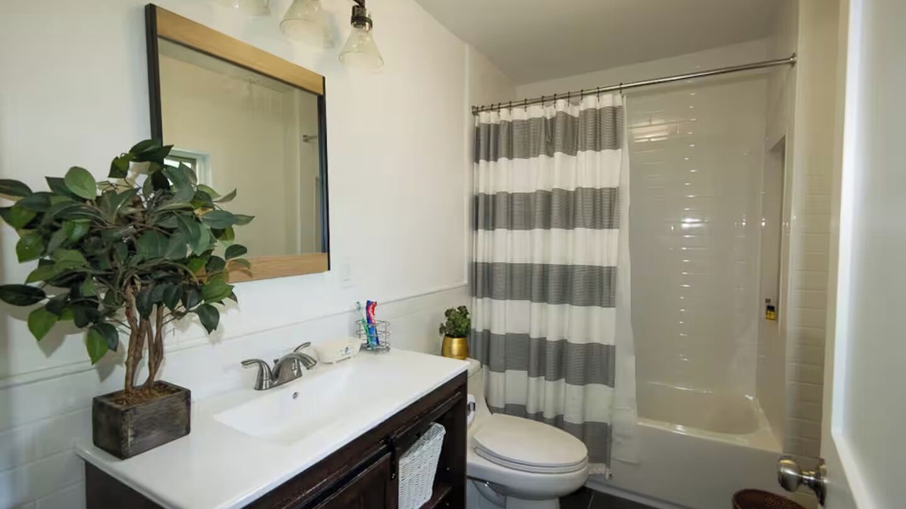 Photo of Bathroom in Lake Hill