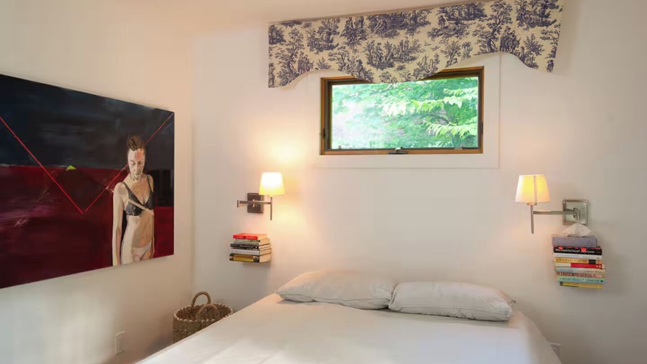 Photo of Bedroom in Lake Hill