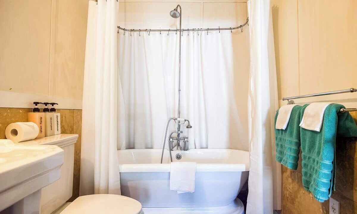 Photo of Bathroom in Point Lookout