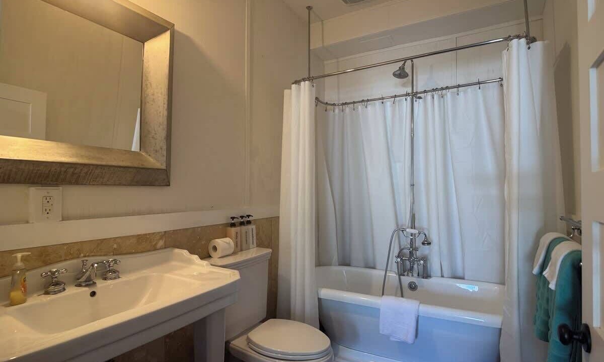 Photo of Bathroom in Point Lookout