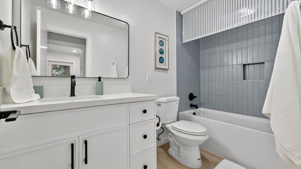 Photo of Bathroom in Tropic Isle