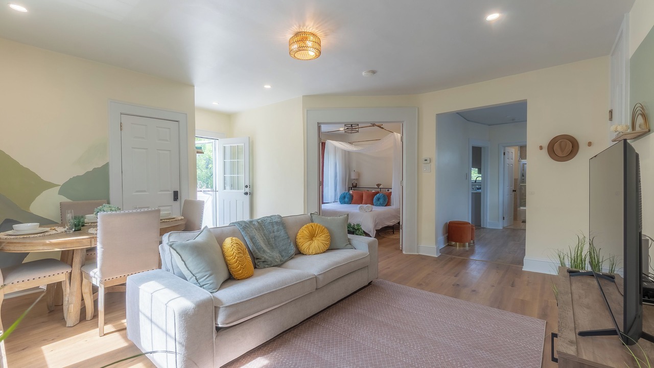 Photo of Livingroom in Forest Hill