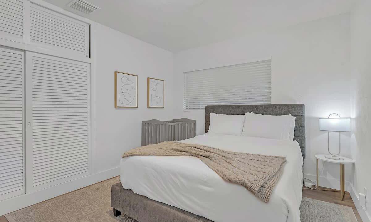 Photo of Bedroom in Coral Shores