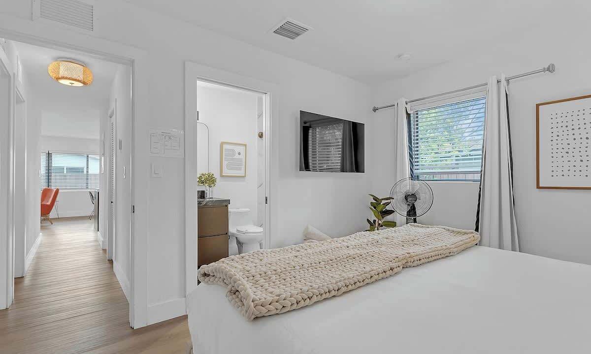 Photo of Bedroom in Coral Shores