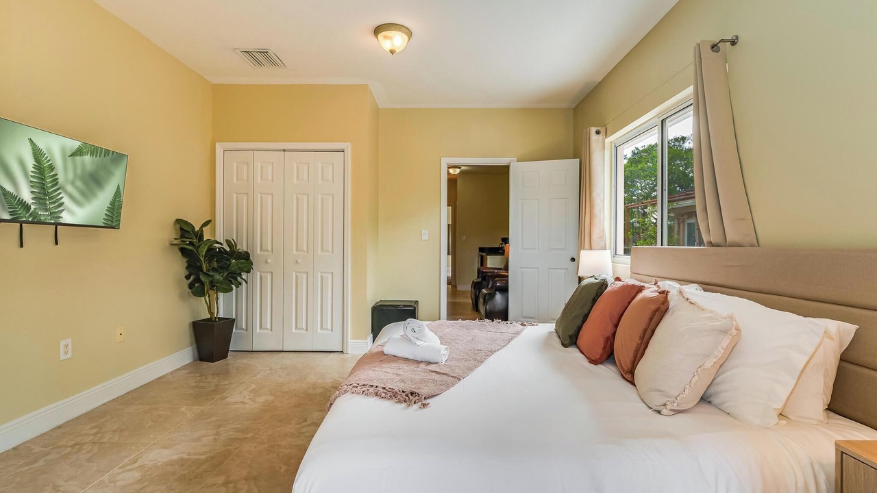 Photo of Bedroom in River Oaks