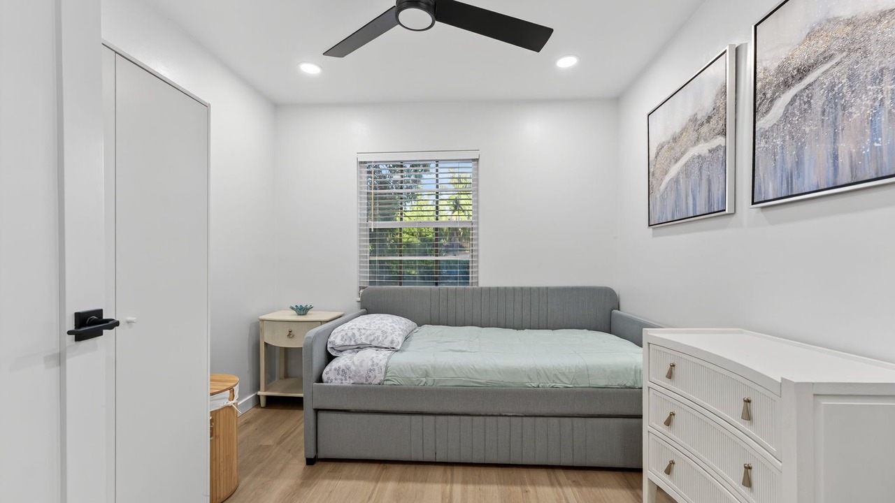 Photo of Bedroom in Tropic Isle