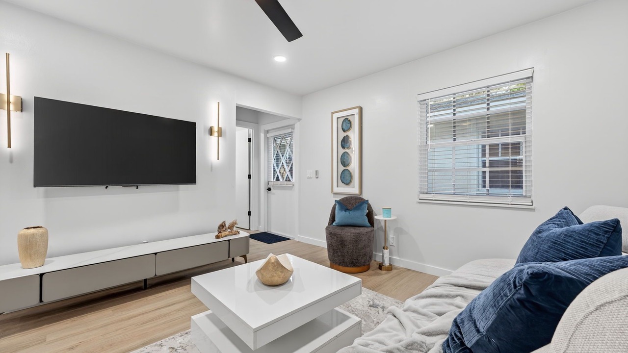 Photo of Livingroom in Tropic Isle