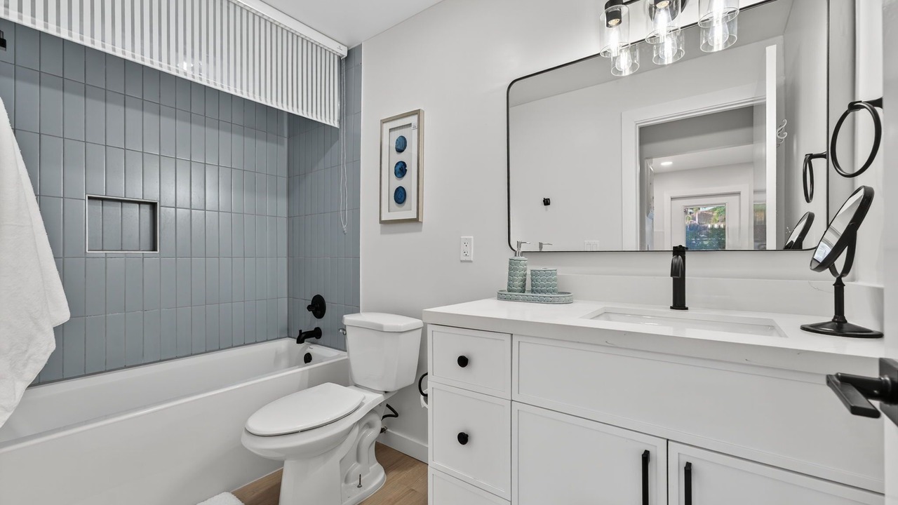 Photo of Bathroom in Tropic Isle