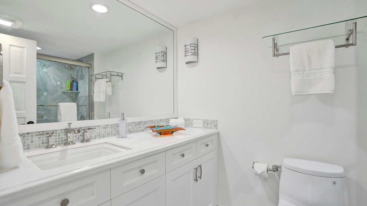 Photo of Bathroom in Dolphin Isles