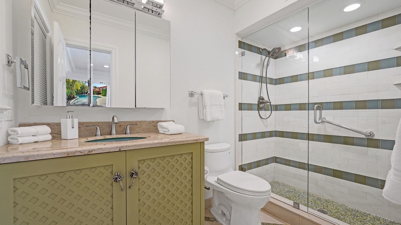 Photo of Bathroom in Dolphin Isles