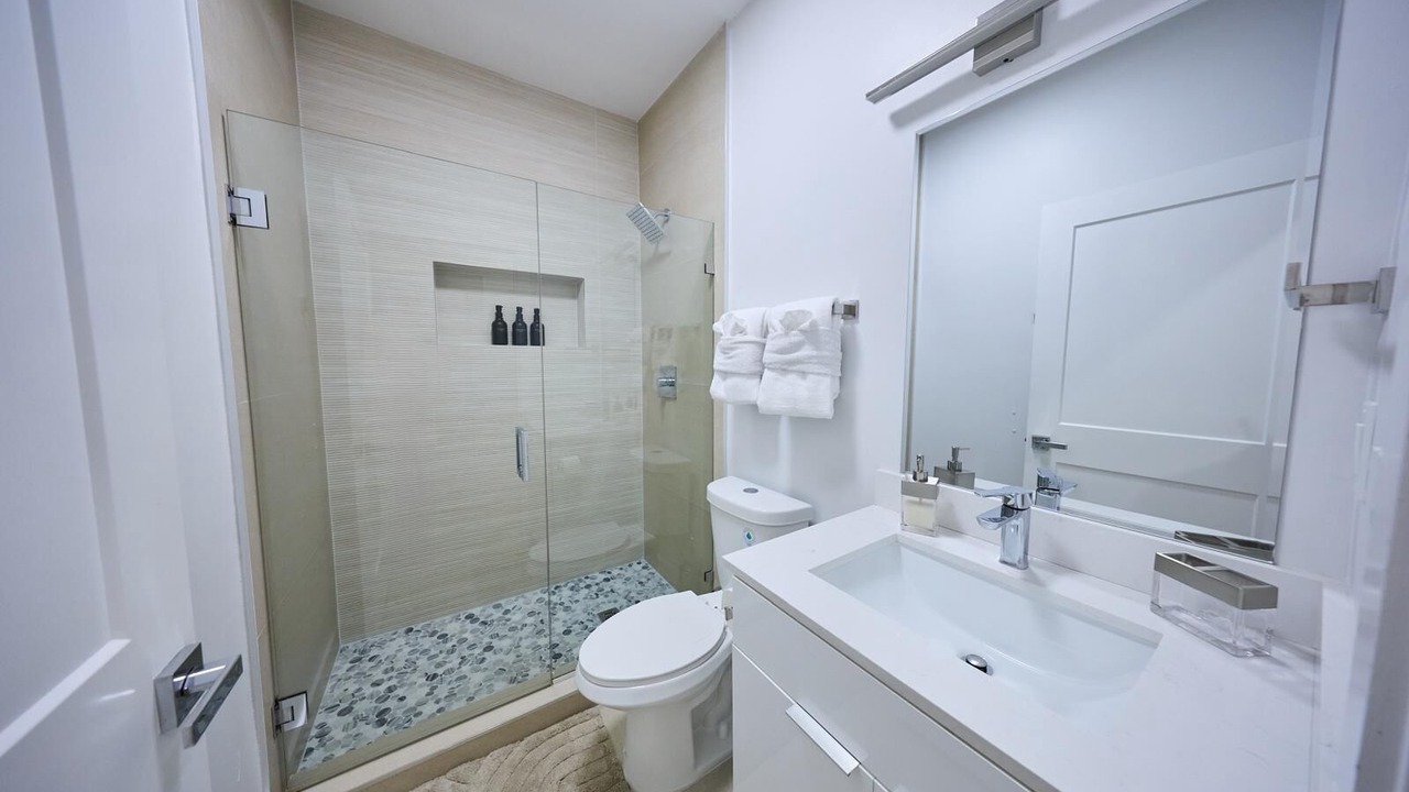 Photo of Bathroom in Allapattah
