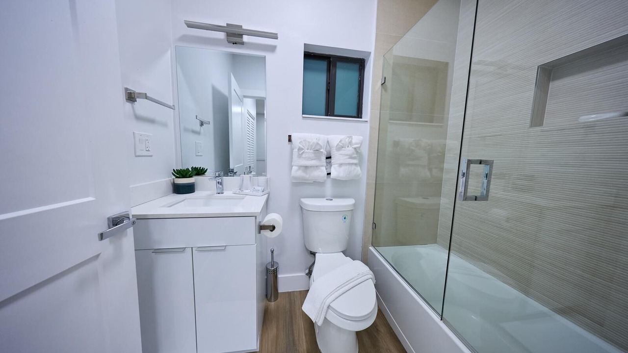 Photo of Bathroom in Allapattah