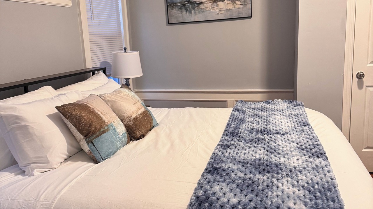 Photo of Bedroom in Lower Vailsburg