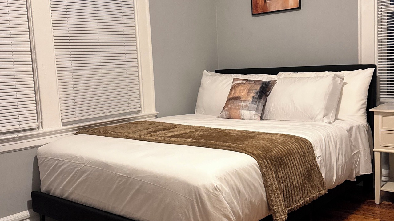 Photo of Bedroom in Lower Vailsburg