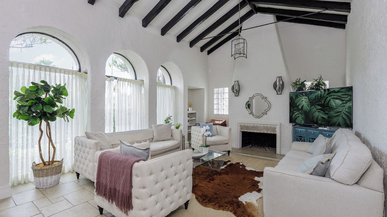 Photo of Livingroom in South Lake