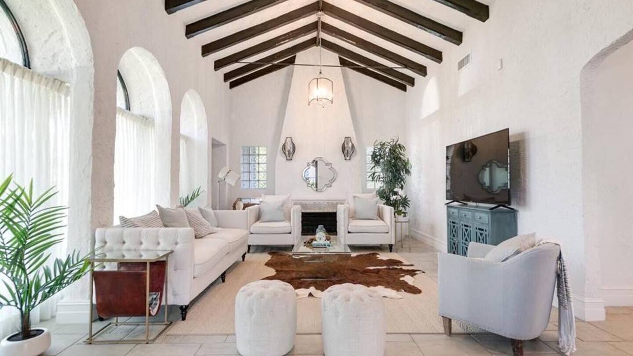 Photo of Livingroom in South Lake