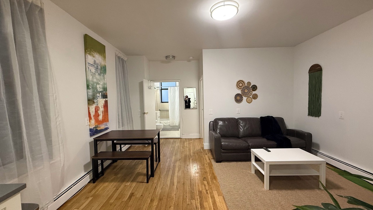 Photo of Livingroom in Manhattan Valley
