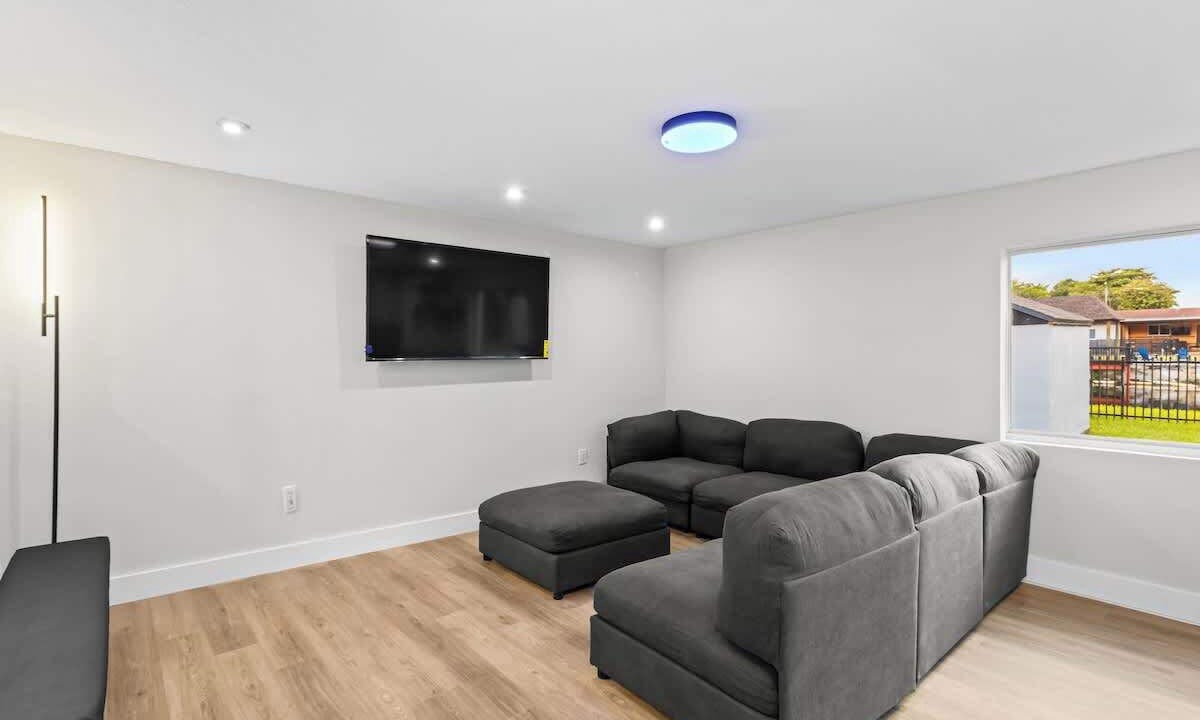 Photo of Livingroom in Miami Gardens