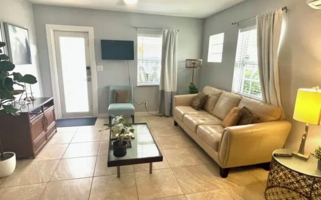 Photo of Livingroom in Central Fort Lauderdale