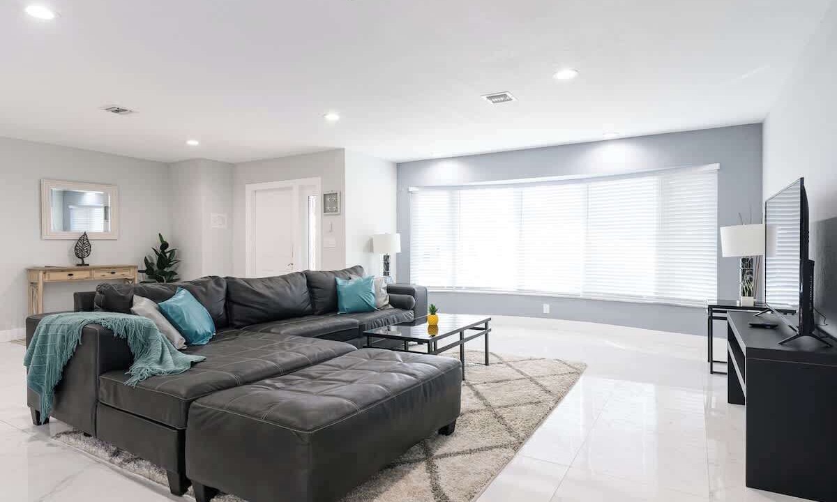 Photo of Livingroom in Coral Ridge Isles