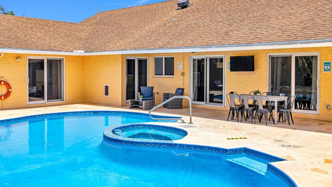Photo of Outdoor in Tropic Palms