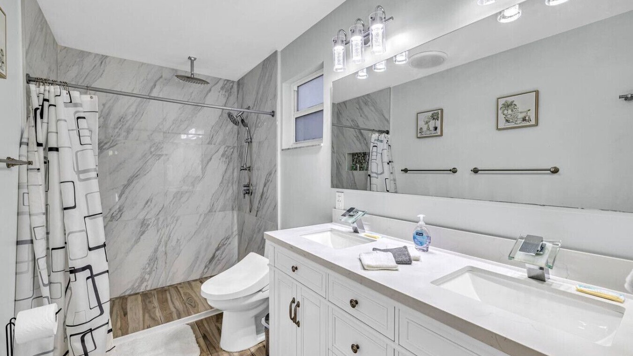 Photo of Bathroom in Tropic Palms