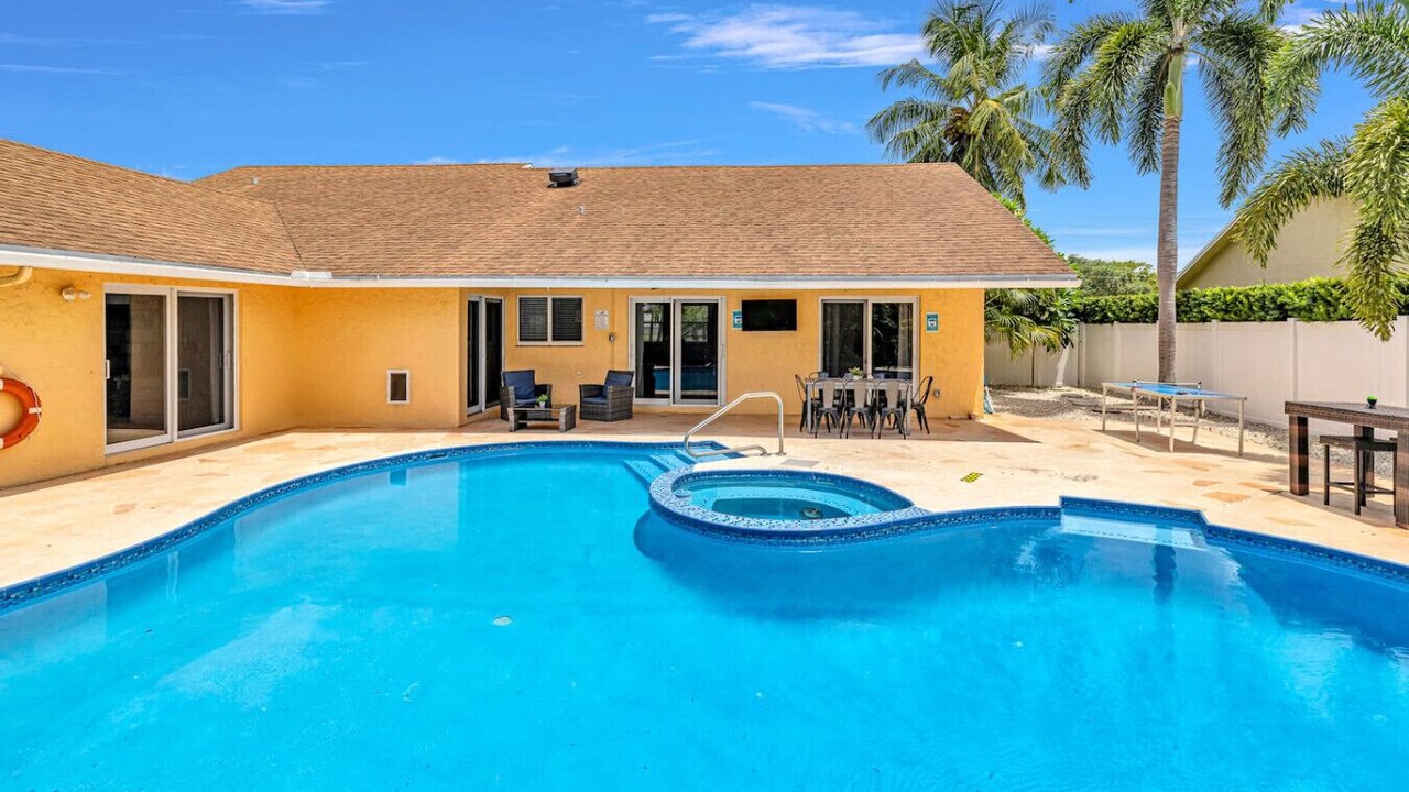 Photo of Outdoor in Tropic Palms
