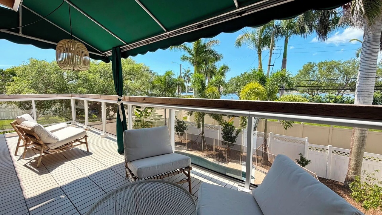 Photo of Outdoor in Hollywood Lakes